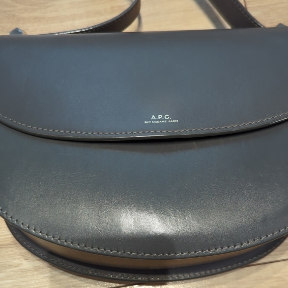 A.P.C. Geneva Grey Leather Crossbody Bag - Picture 3 of 15